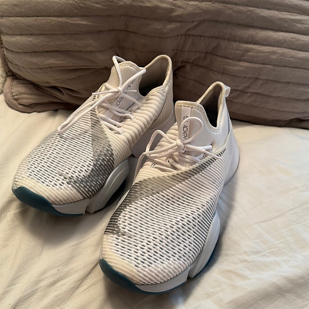 SZ 10 Womens superrep Nike